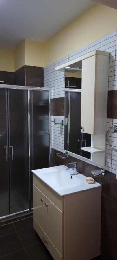 New & Great Located Apartment Near Center Tirana Exterior foto